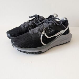 Nike React Pegasus Trail 4 in black/grey |  Women's size: 7